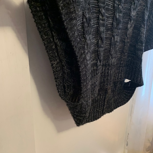 Cute poncho sweater - Picture 5 of 5